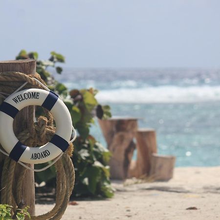 The Aquzz Hotell Hulhumale Exteriör bild