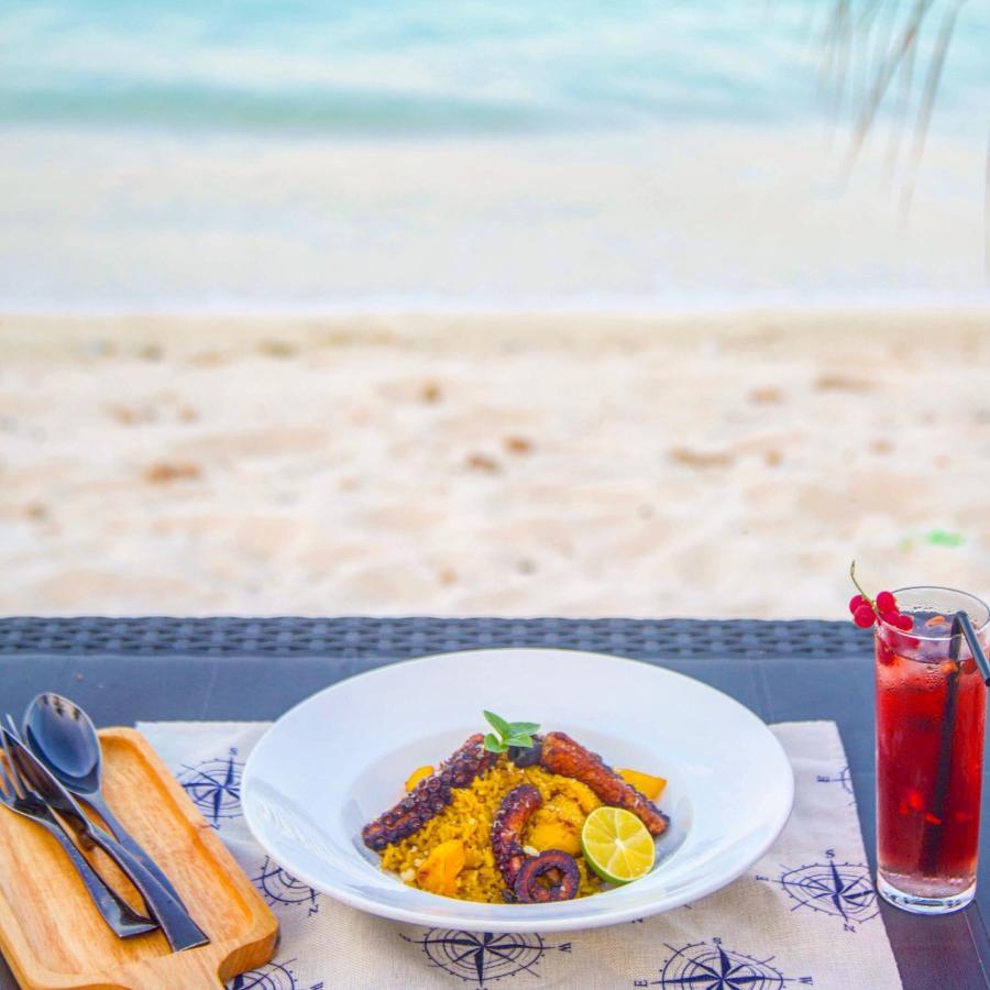 The Aquzz Hotell Hulhumale Exteriör bild